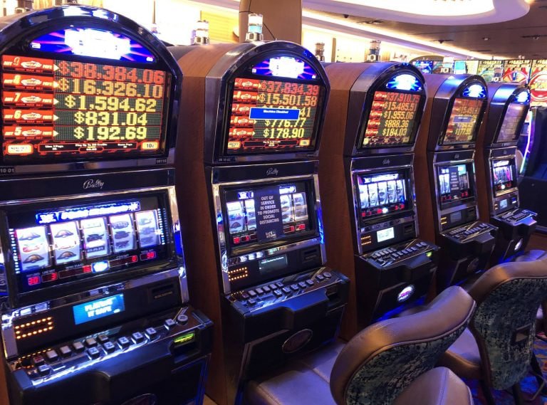 Studio live dealer Pretty Gaming dengan broadcast multi-kamera